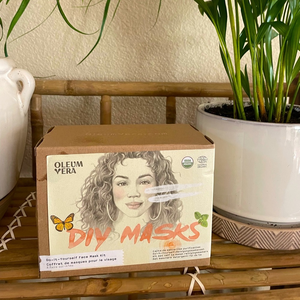 Oleum Vera DIY face mask kit.  New in box